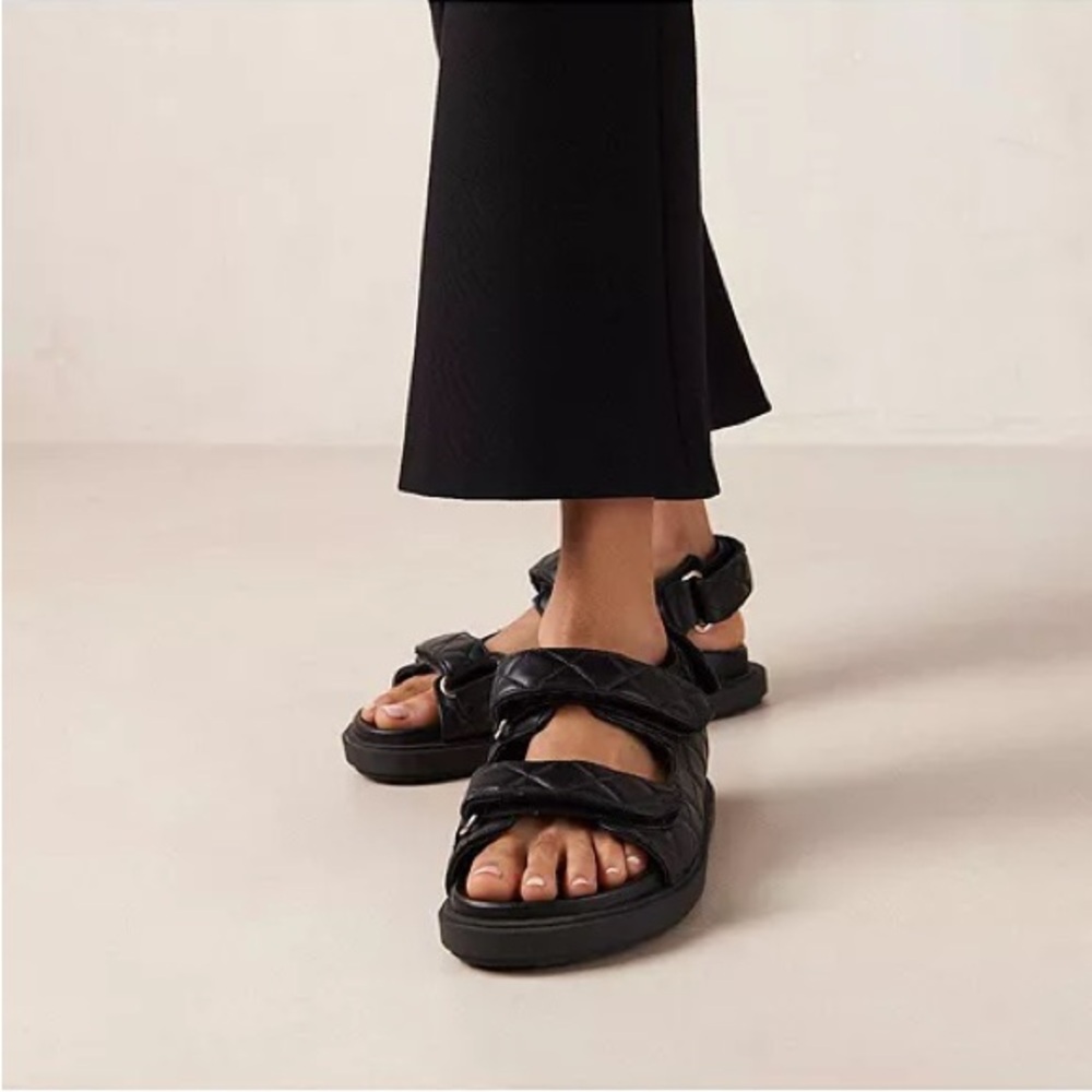 Alohas hook loop quilted leather black sandal chunky
